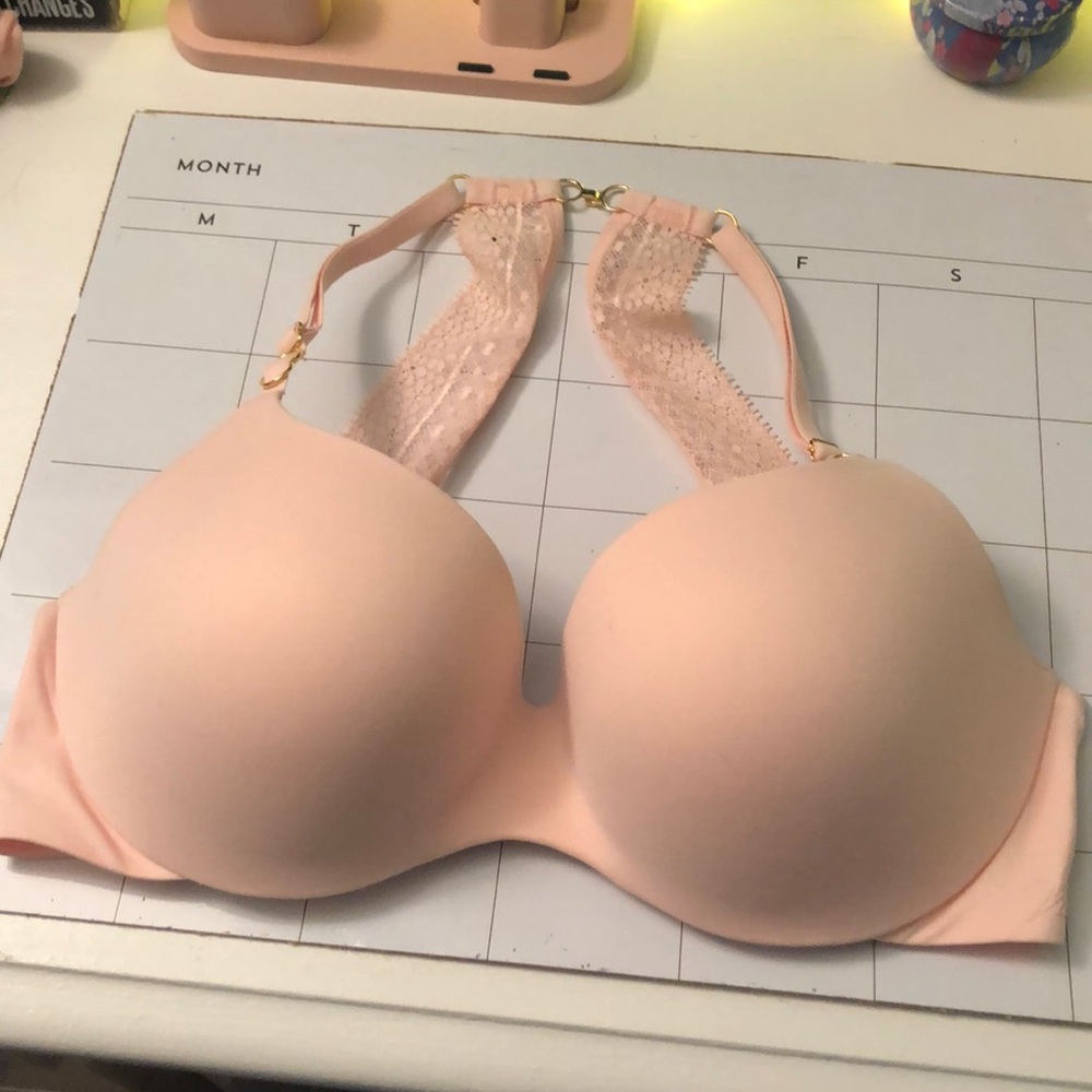 Incredible Demi bra